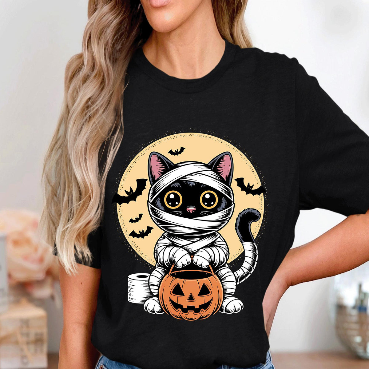 Cat Halloween mummy cat shirt, wrapped spooky cat with glowing eyes, creepy pumpkin basket bats, funny horror halloween costume Sweatshirt