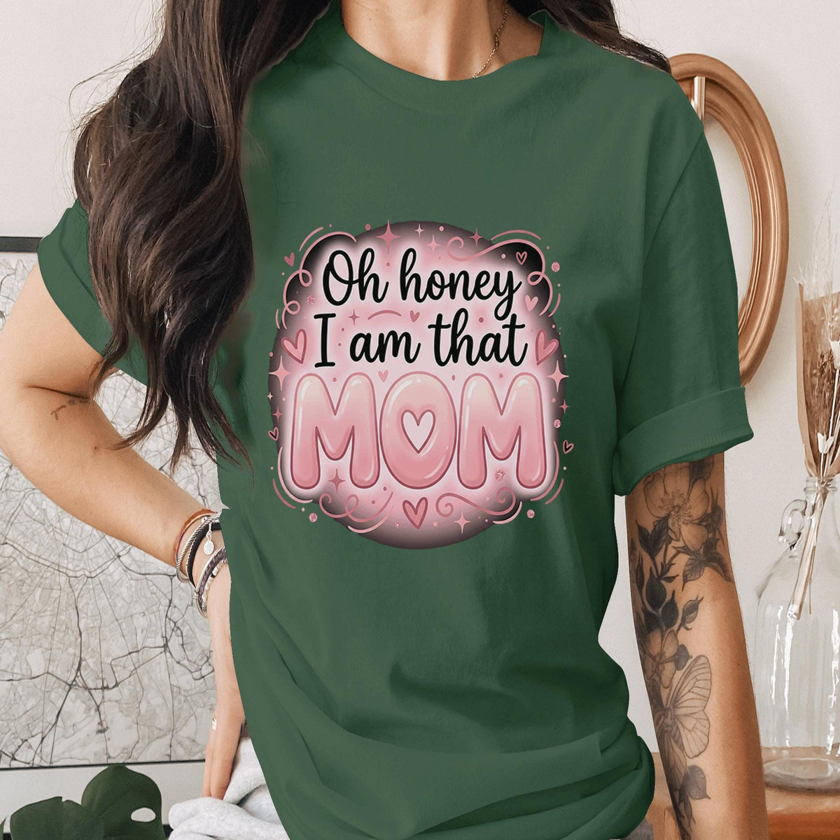 Oh Honey I Am That Mom Shirt Funny Mom Quote Tee Cute Pink Mom T-Shirt Trendy Mother Day Gift Aesthetic Heart Mama Shirt