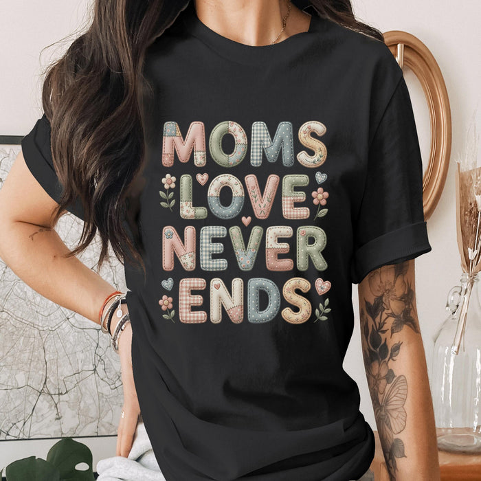 Moms Love Never Ends Shirt Cute Patchwork Mom Tee Vintage Style Mothers Day Gift Idea Floral Mama T-Shirt Cozy Family...