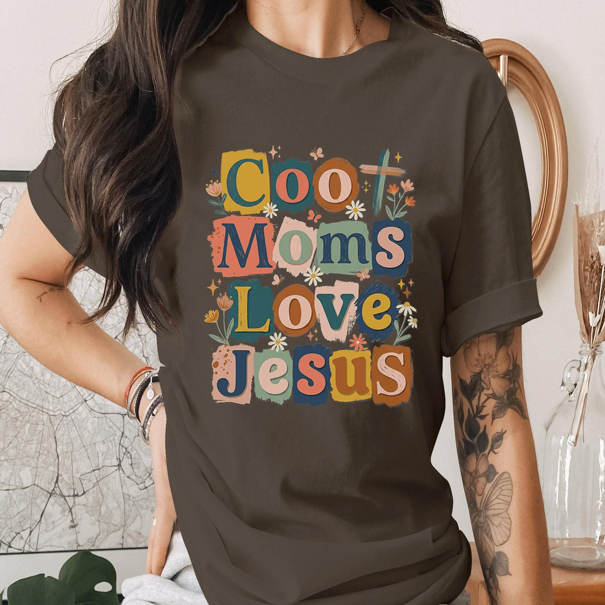 Cool Moms Love Jesus Shirt Christian Mom Tee Retro Faith Shirt Religious Mothers Day Gift Trendy Floral Christian Mam...