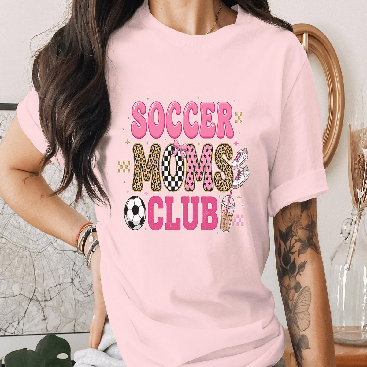 Soccer Moms Club Shirt Cute Soccer Mom Tee Pink Leopard Sports Mom T-Shirt Football Mom Gift Trendy Game Day Mom Outfit Mothers Day Shirt