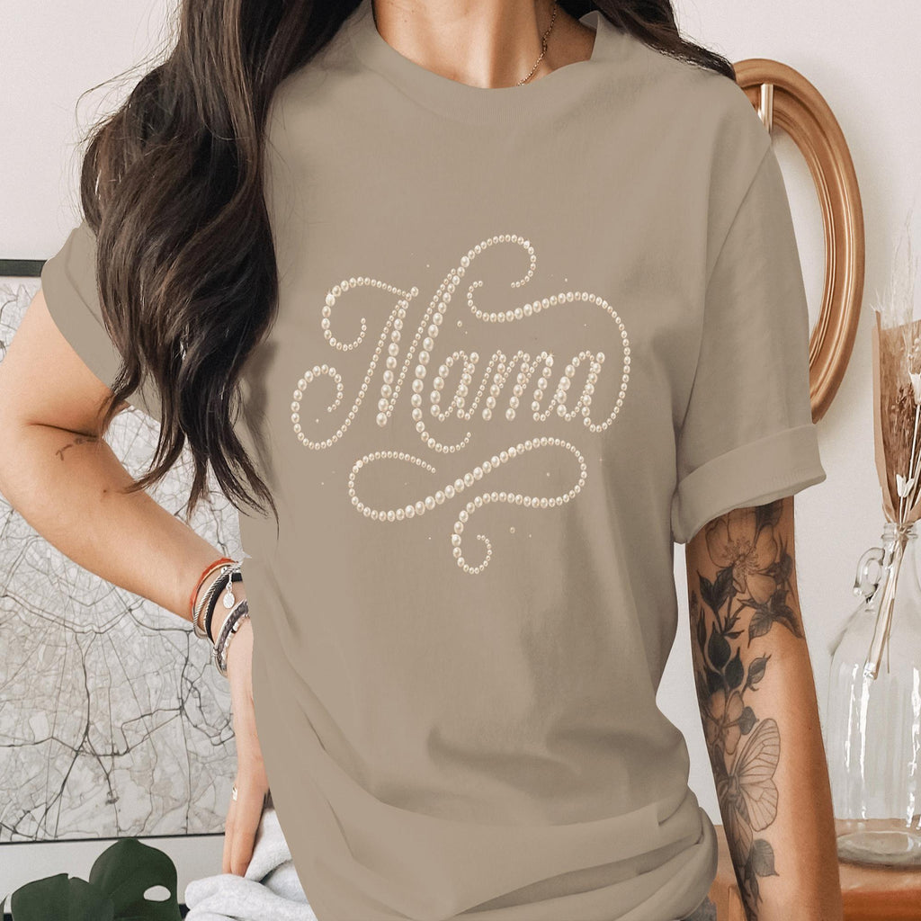 Mama Pearl Letter Shirt Elegant Script Mama Tee Chic Minimalist Mom Shirt Stylish Mothers Day Gift Classy Mom Tee